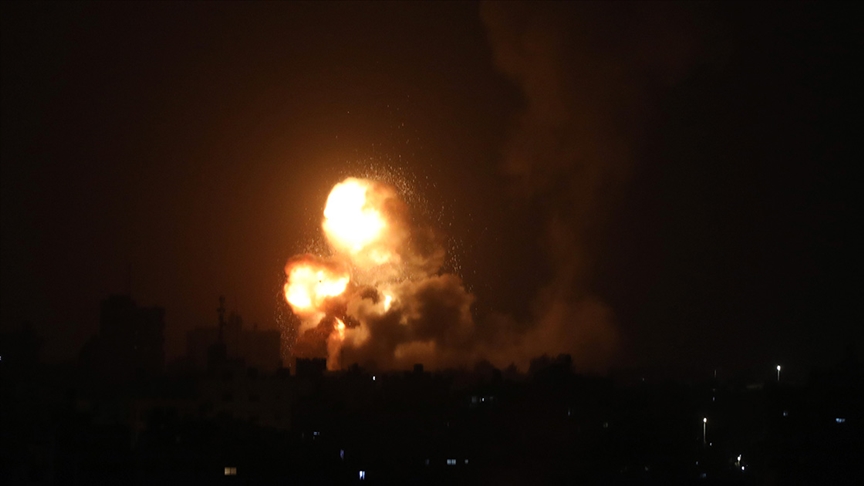 İsrail jetleri, Gazze Şeridi'nde bir bölgeyi vurdu