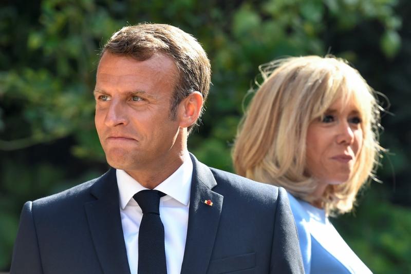 Emmanuel Macron ve Brigitte Macron (AFP).jpg