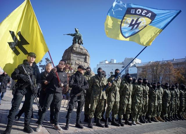 Medium, Ukrayna’da silahlı milliyetçi militanlar.jpeg