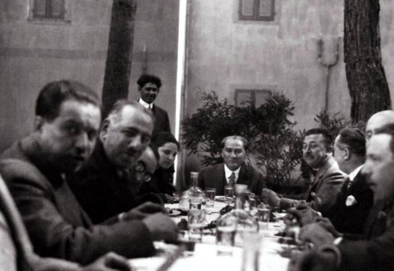 Atatürk, Şükrü Kaya, Bekir Çavuş, Salih Bozok, Recep Zühtü  Soyak, Nuri Conker.jpg
