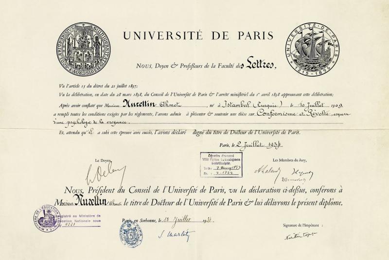 Nurettin Topçu’nun Paris (Sorbonne) Üniversitesi’nden aldığı (2 Temmuz 1934) doktora diploması (Dergâh Yayınları Arşivi).jpg