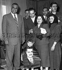 Kemal Canbulat ile eşi, Mısır lideri Cemal Abdülnasır ve ailesiyle jpg.jpg