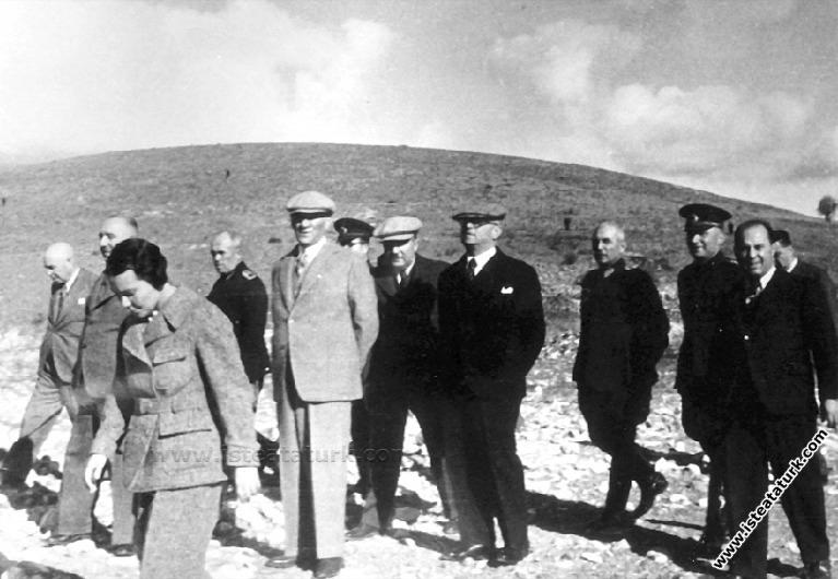 Atatürk yurt gezisi.jpg