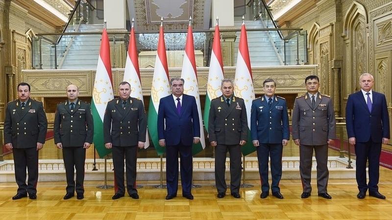 Rusya ve Tacikistan Savunma Bakanları ve kurmayları, birleşik bölgesel hava savunma sstemin konusunda anlaştılar.jpg