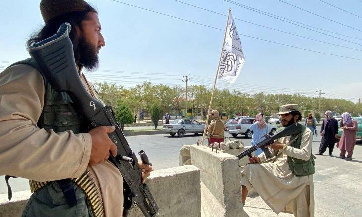 Taliban milisleri başkenti kontrol altında tutuyorlar.jpg