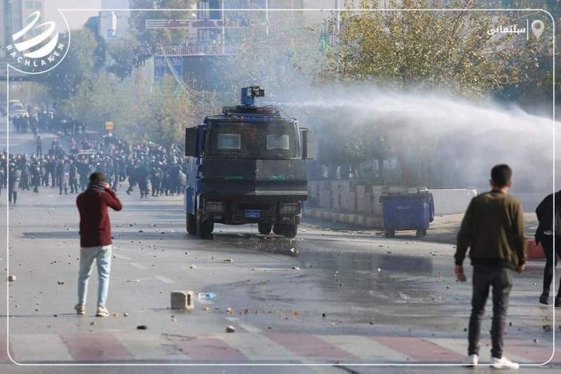 Öğrenci gösterileri polis şiddetiyle karşılaştı-Kaynak-EQFard twitter.com .jpg