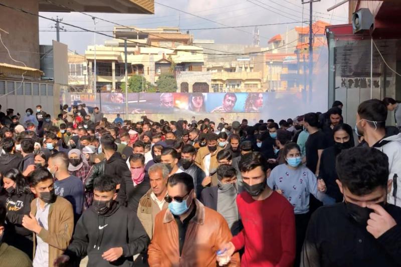 Süleymaniyeli gençlerin kitlesel protestosu  zorla dağıtılabilmişti. Kaynak-independent arabia. Fotoğraf-Reuters .jpg
