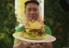 Vietnam da bir restoran koronaburger satışına başladı