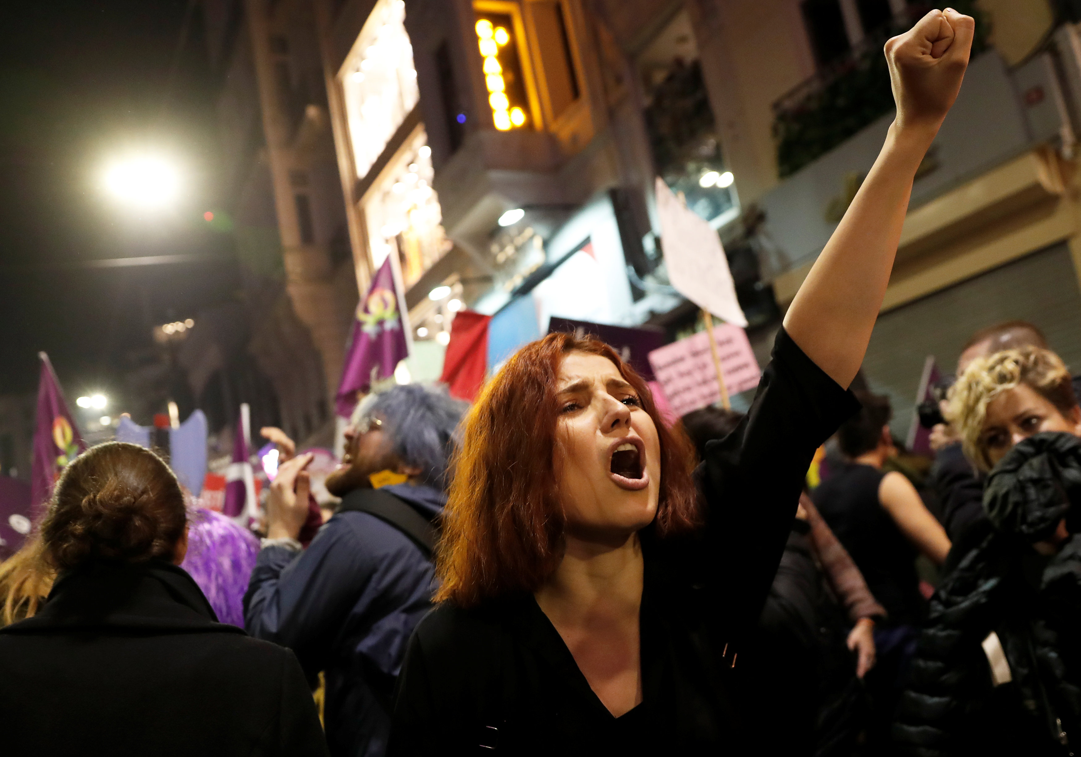 8 Mart Feminist Gece Yürüyüşü Reuters 5.jpg